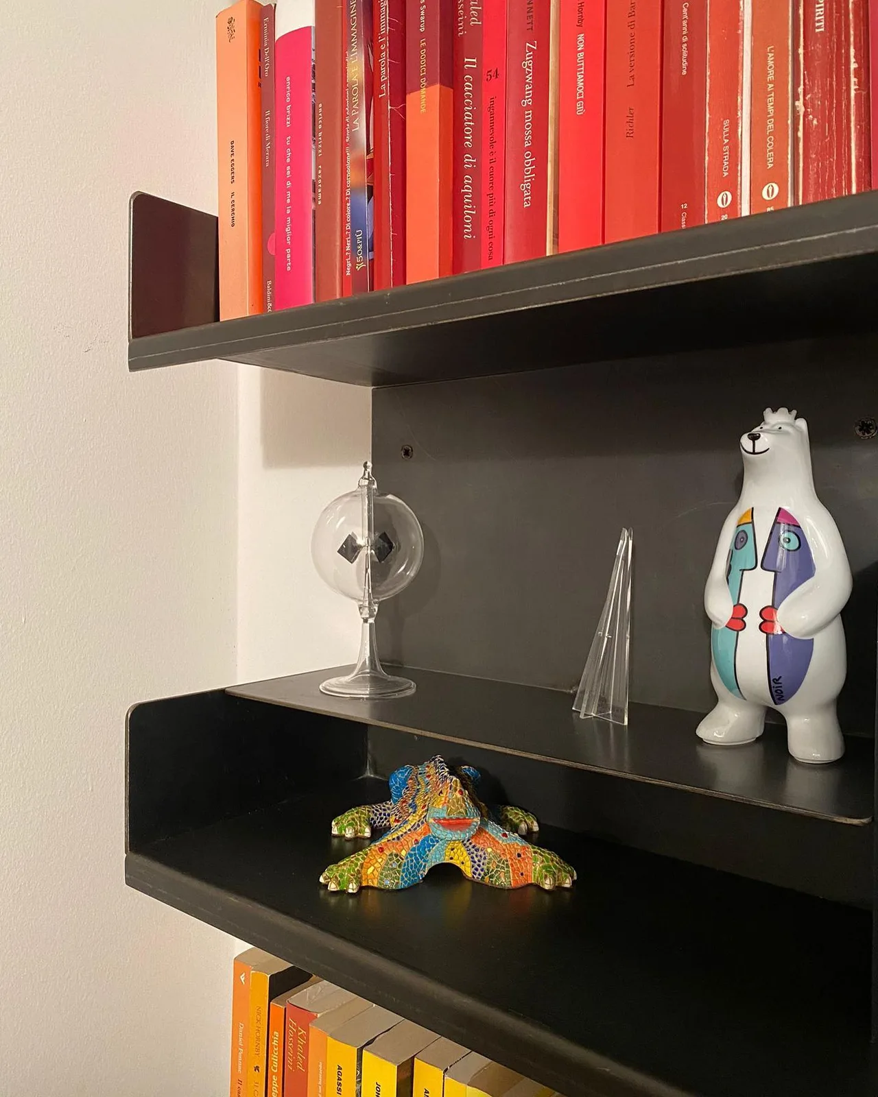 Libreria a parete in ferro su misura, ambiente domestico